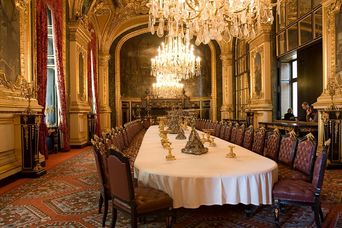 A la table de l'Empereur Napoléon III, service pour 12 personnes en porcelaine de Sèvres XIXe-photo-7