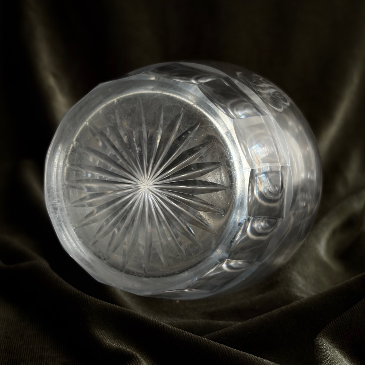 A Decanter From King Louis-philippe's Service, Made Of Cut Crystal And Engraved With The Royal Cipher-photo-1