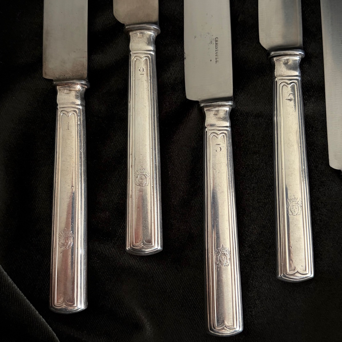 Knives Of King Louis-philippe At The Château d'Eu By Charles Christofle Engraved With Arms-photo-1