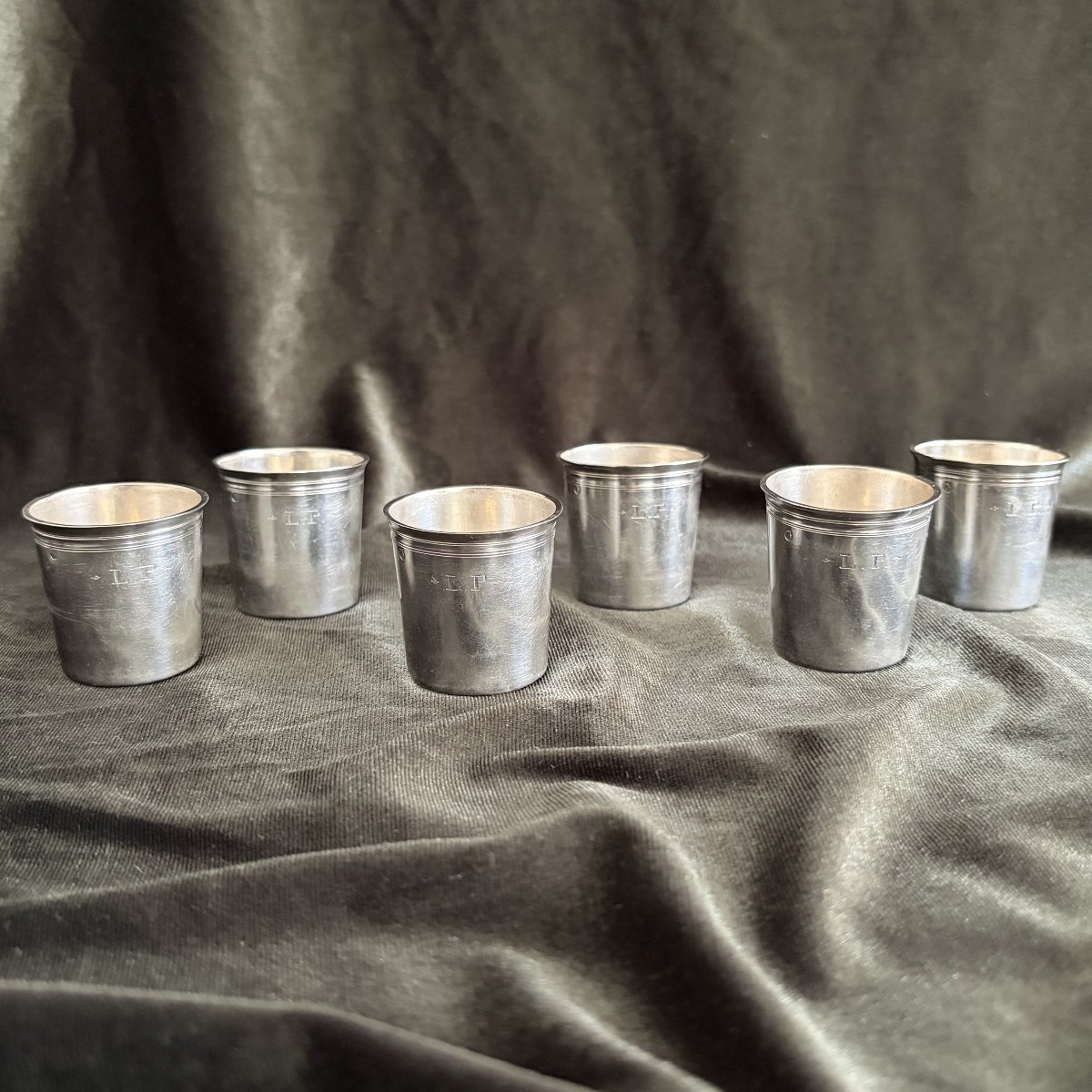 Six timbales monogrammées "L.P." en argent par Louis Tassin, époque Empire-photo-2