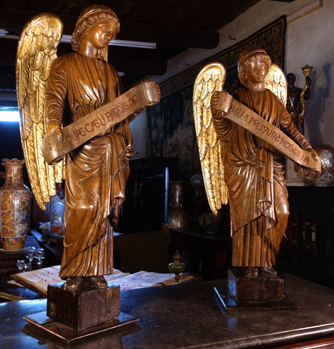 Grande paire d’anges en bois massif et doré, XVIIIe siècle-photo-8