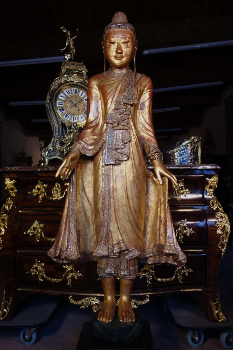 Grand Bouddha Birman en bois sculpté doré-photo-3