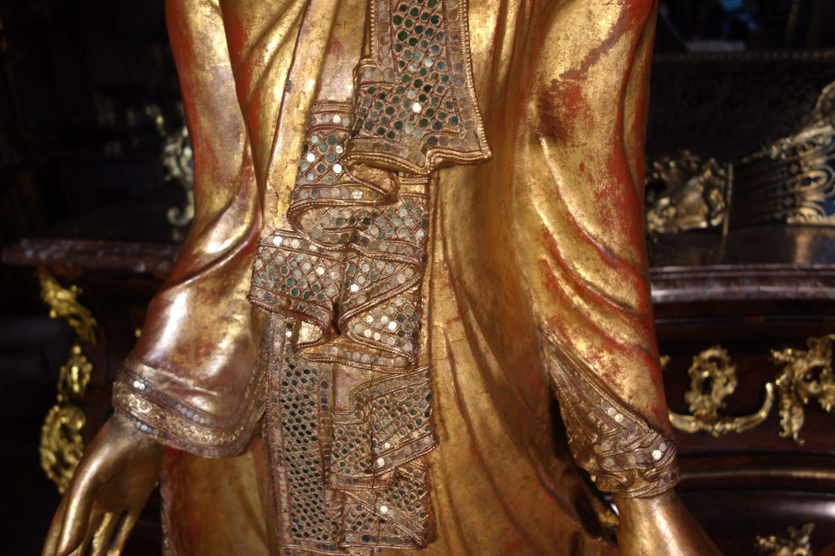 Grand Bouddha Birman en bois sculpté doré-photo-4