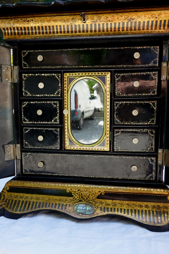 Cabinet Trip Lady With Inkstand-photo-2