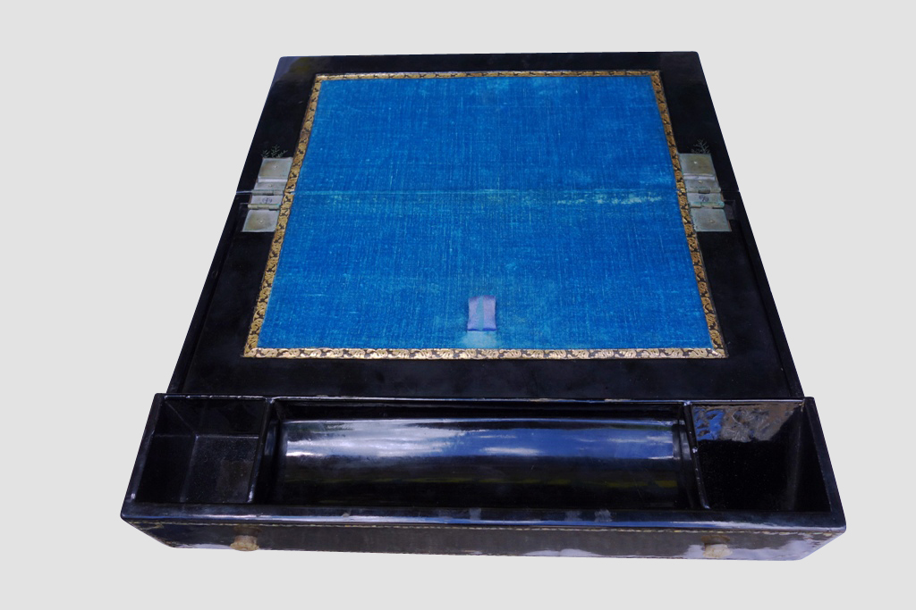 Cabinet Trip Lady With Inkstand-photo-5
