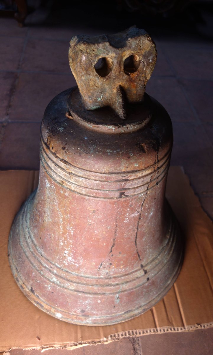 Cloche en bronze aux armoiries marquisales, datée 1750-photo-3