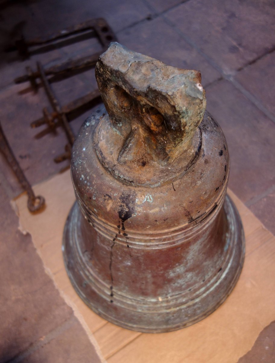 Cloche en bronze aux armoiries marquisales, datée 1750-photo-4
