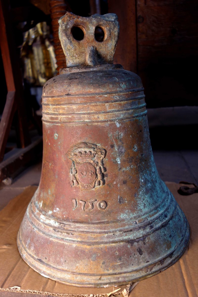 Cloche en bronze aux armoiries marquisales, datée 1750-photo-5