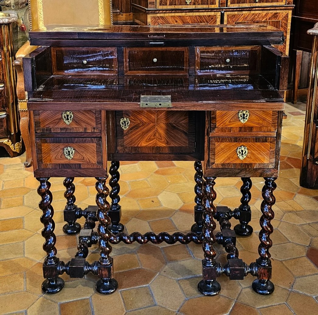 Bureau Mazarin d’alcôve à dessus brisé, époque Louis XIV