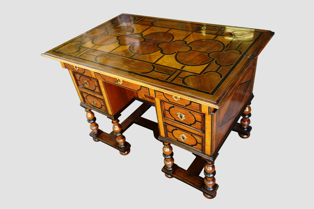 Bureau Mazarin à Dessus Brisé Dans Le Goût De Thomas Hache, XVIIe-photo-1