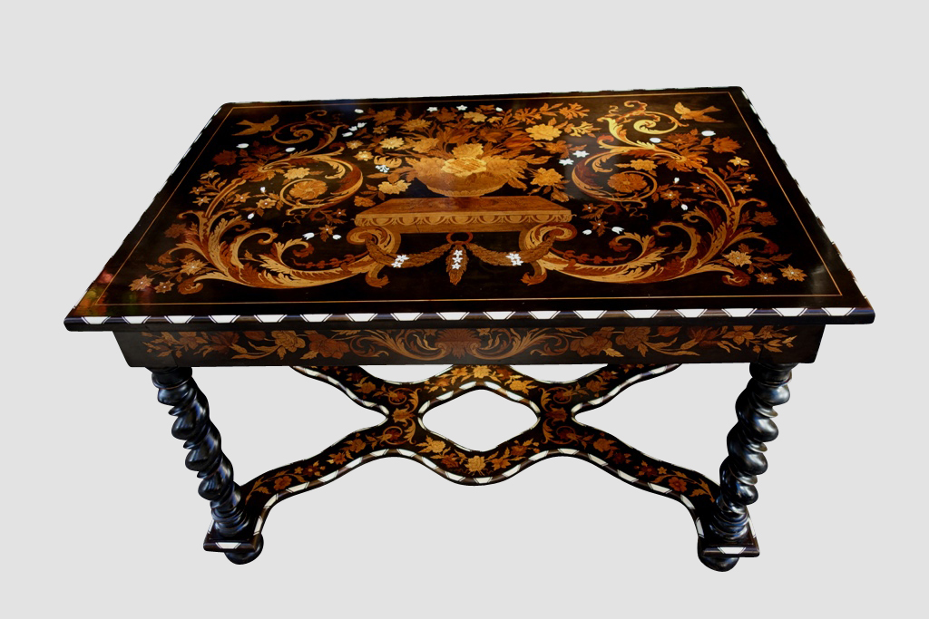Desk / Table For Mazarine Jasmins