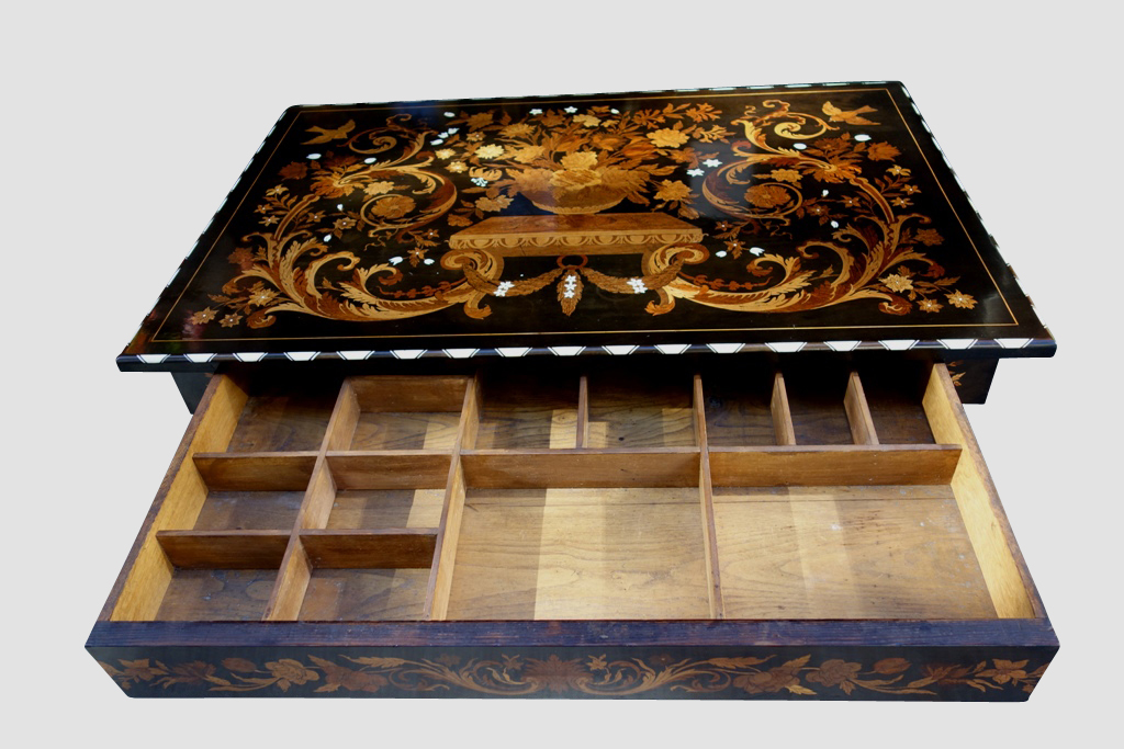 Desk / Table For Mazarine Jasmins-photo-4