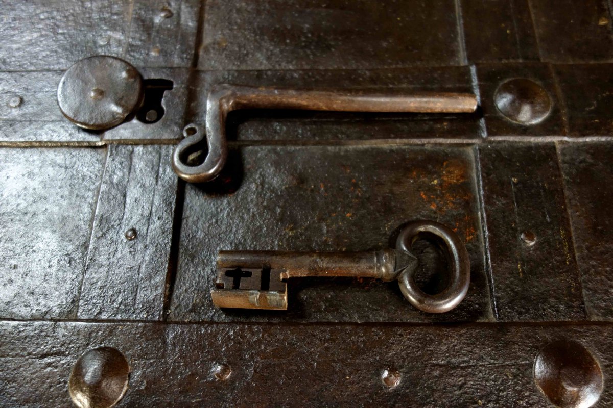 Nuremberg Polychromed Safe With Scenes Of Life, XVIIth-photo-7