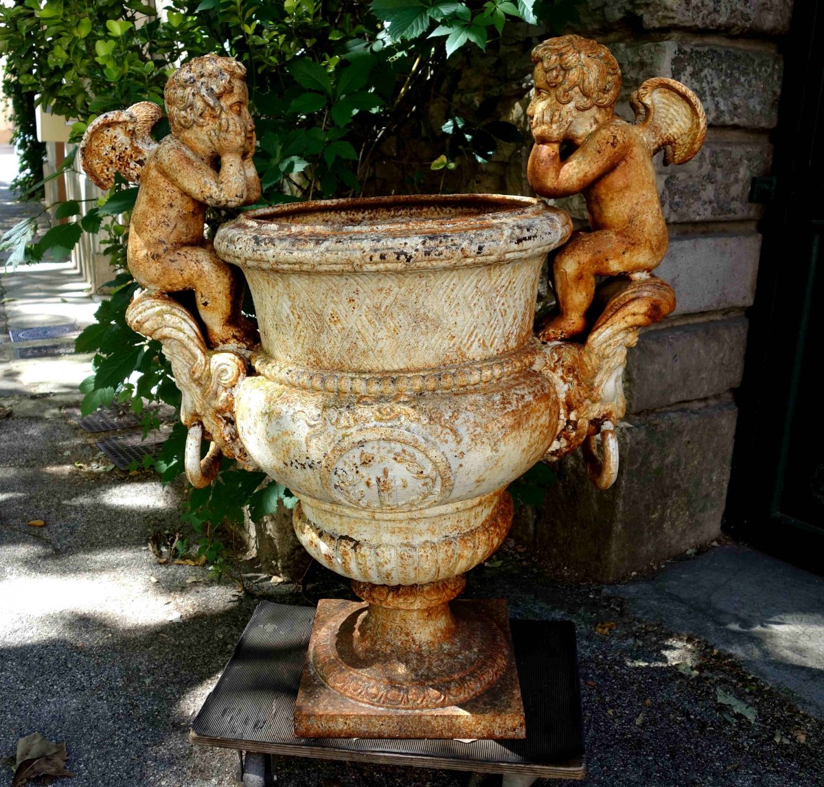 Paire De Vases Médicis Aux Chérubins, 1 Mètre-photo-4