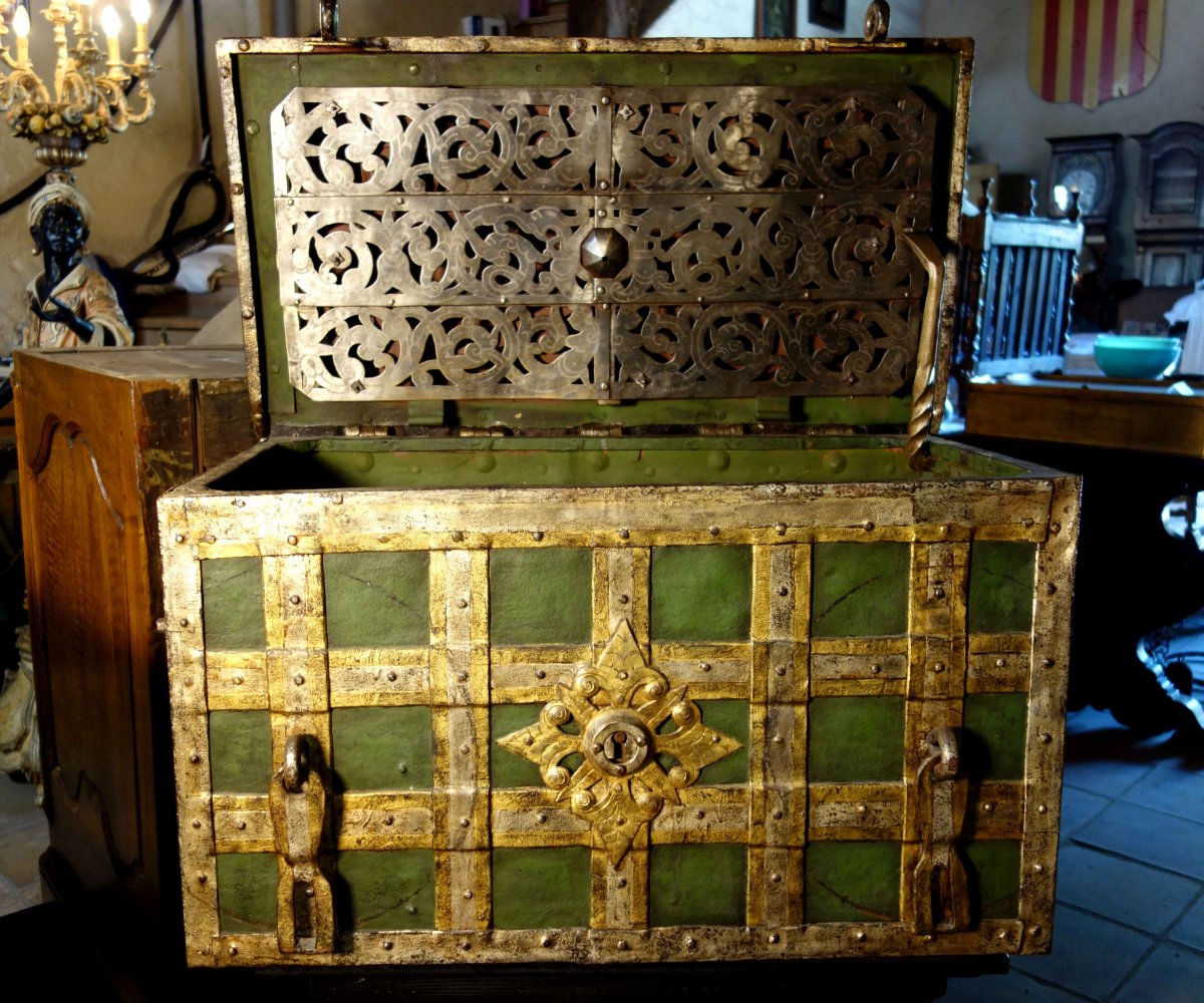 Grand Coffre De Nuremberg Polychromé