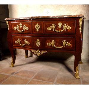 Commode Sauteuse Marquetée Aux C Couronnés, époque Louis XV