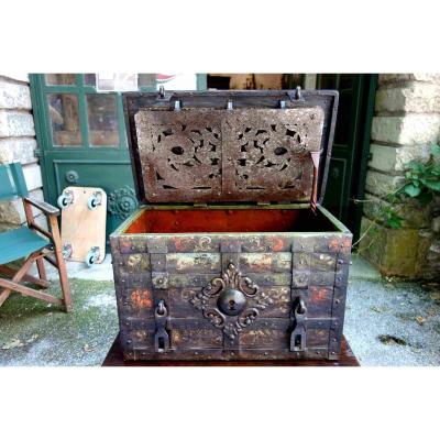 Nuremberg Chest / Polychrome Corsair, 17th