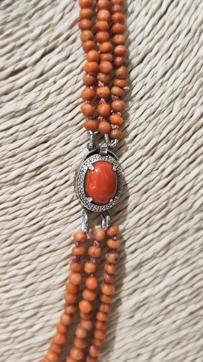 Collier à trois rangs de corail Sciacca, datant de la fin du XIXe siècle.-photo-2