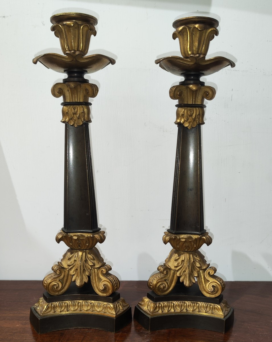 Paire de chandeliers en bronze de style Louis-Philippe, XIXe siècle