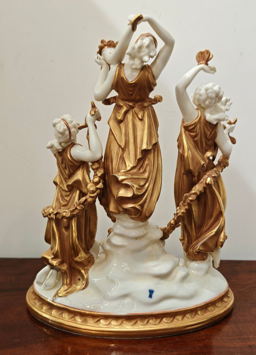 Important Sculptural Group "triumph Of Abundance" In White And Gold Porcelain-photo-2