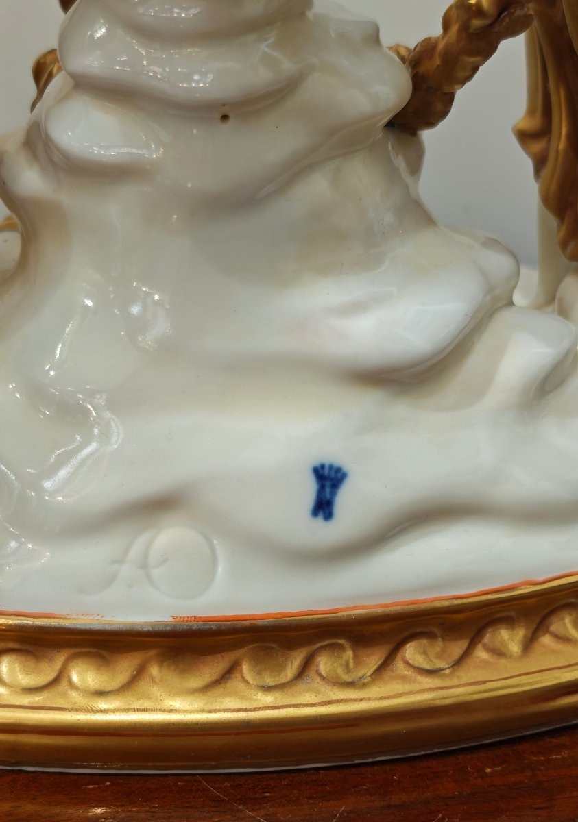Important Sculptural Group "triumph Of Abundance" In White And Gold Porcelain-photo-3