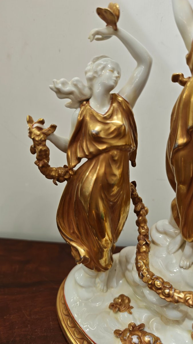 Important Sculptural Group "triumph Of Abundance" In White And Gold Porcelain-photo-1