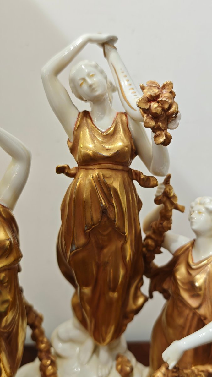 Important Sculptural Group "triumph Of Abundance" In White And Gold Porcelain-photo-2