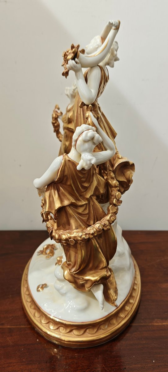 Important Sculptural Group "triumph Of Abundance" In White And Gold Porcelain-photo-5