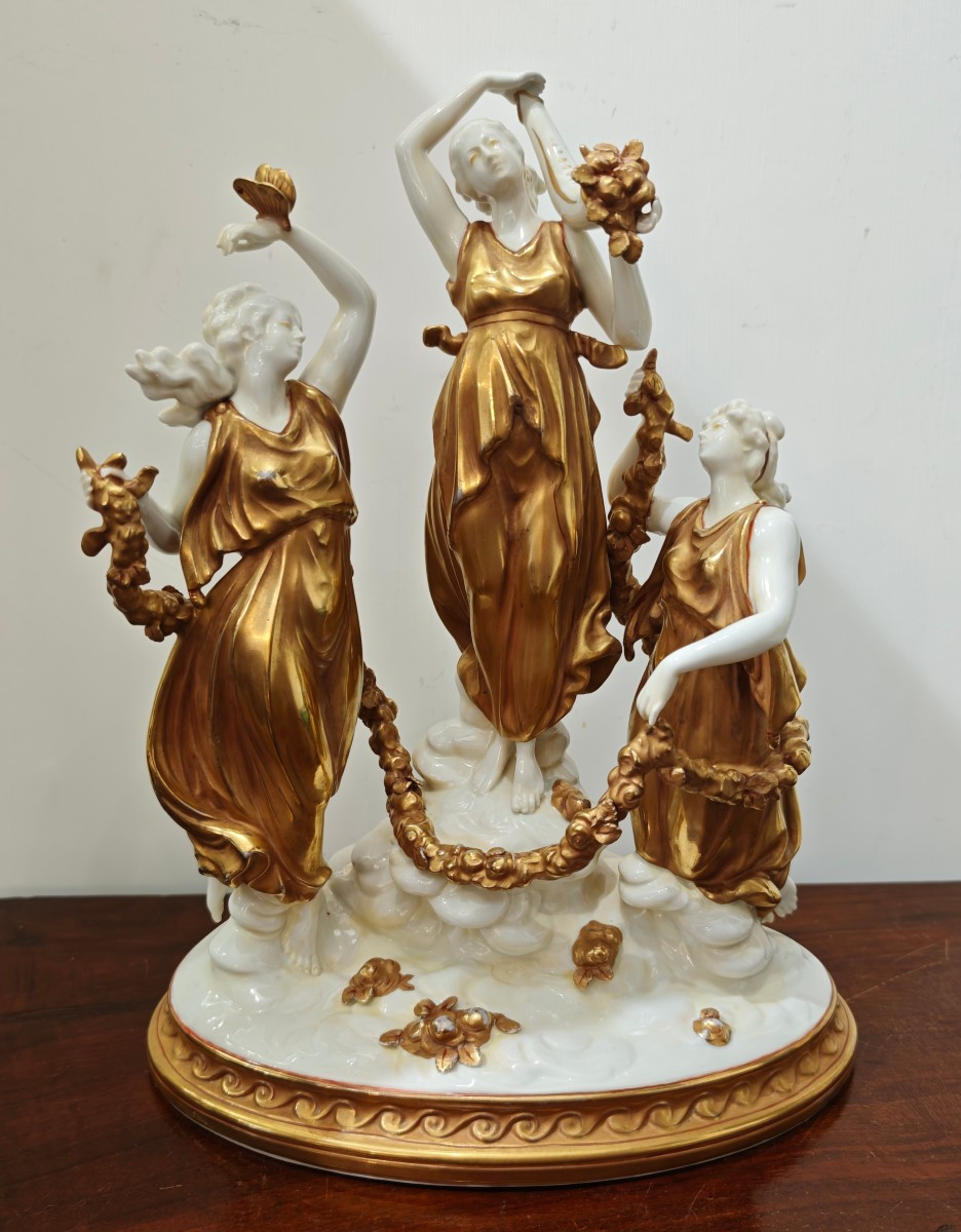 Important Sculptural Group "triumph Of Abundance" In White And Gold Porcelain
