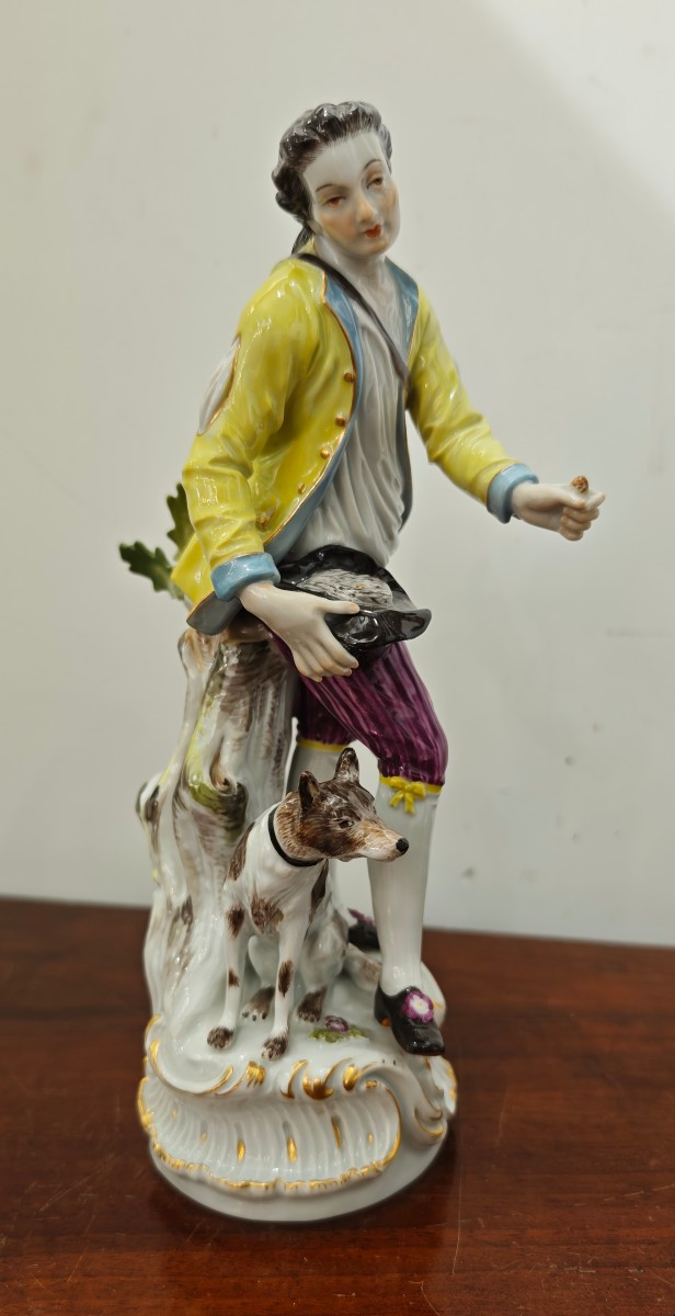 Statue en porcelaine de Meissen représentant un berger au nid d'oiseau et son chien
