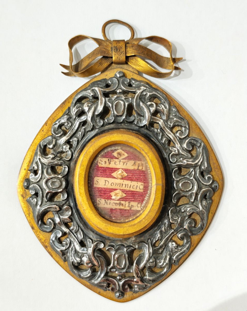 Reliquaire ovale ancien en bronze doré et argent, États pontificaux, Rome, XIXe siècle
