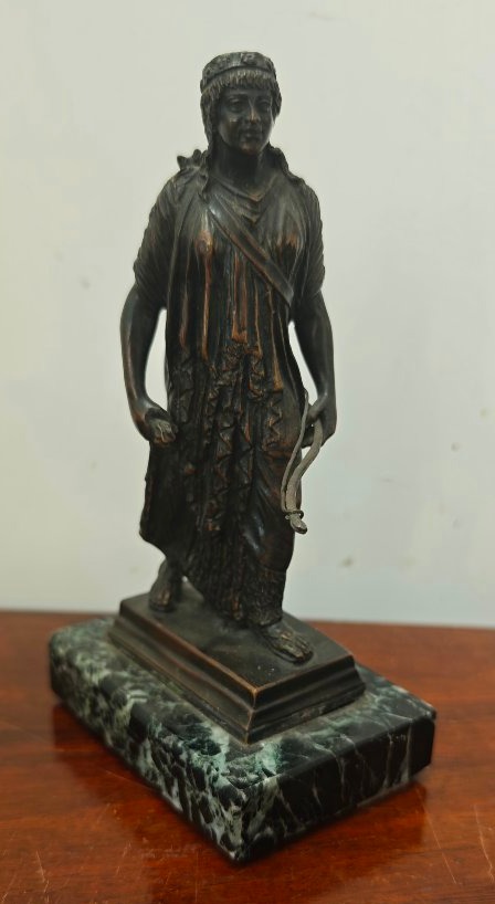 Diana The Huntress - Grand Tour Bronze Statuette, Mid-19th Century