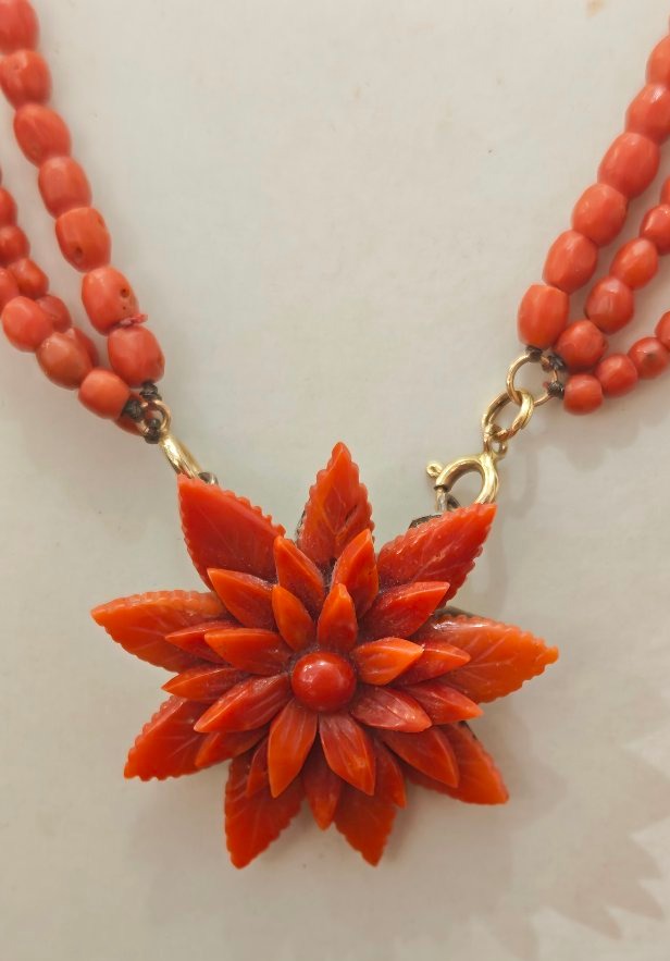 Collier à trois rangs en corail méditerranéen et or 18 carats-photo-2