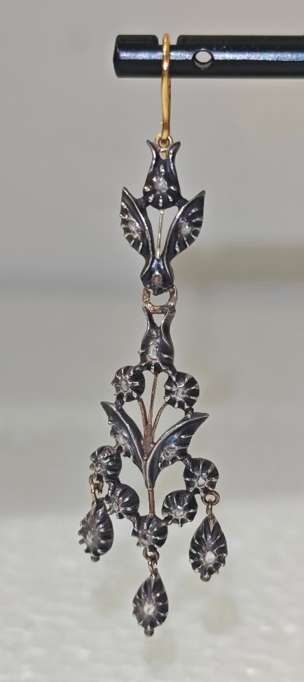 Boucles d'oreilles pendantes chandelier en or et diamants-photo-2