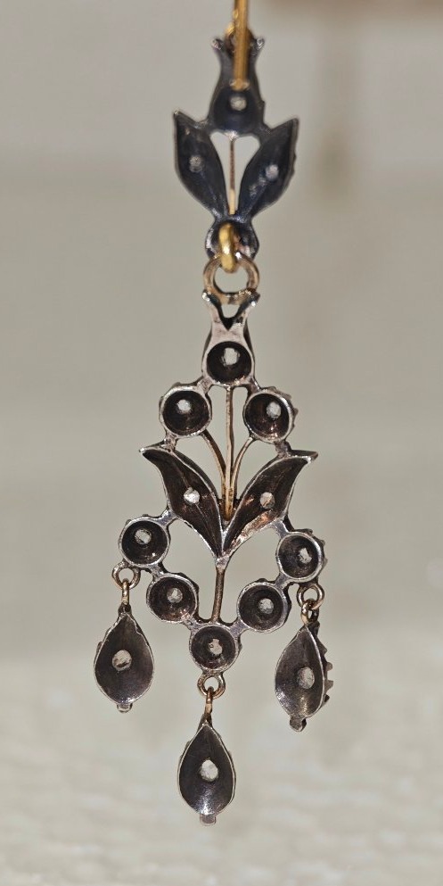 Boucles d'oreilles pendantes chandelier en or et diamants-photo-1
