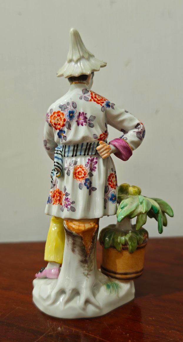 Figurine en porcelaine de Meissen « Homme japonais au vase »-photo-2