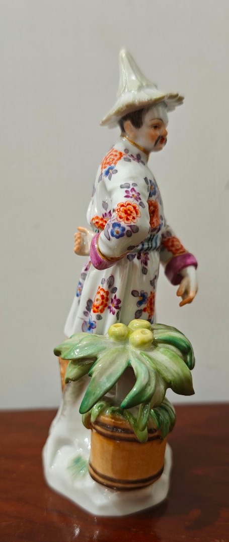Figurine en porcelaine de Meissen « Homme japonais au vase »-photo-4