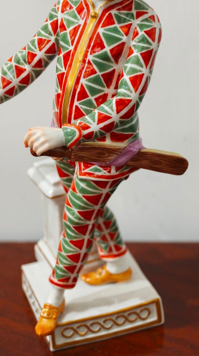 Meissen Painted Porcelain Statuette Of Harlequin With A Mask -photo-2