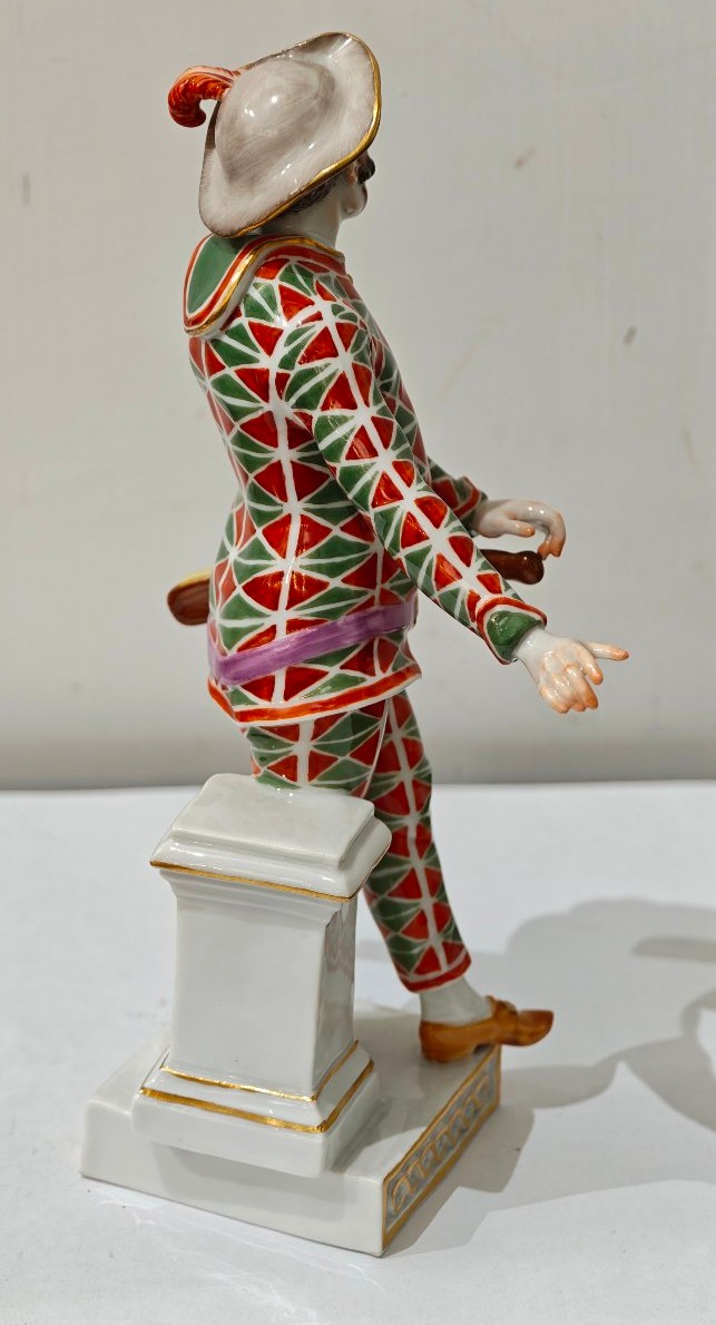 Meissen Painted Porcelain Statuette Of Harlequin With A Mask -photo-6