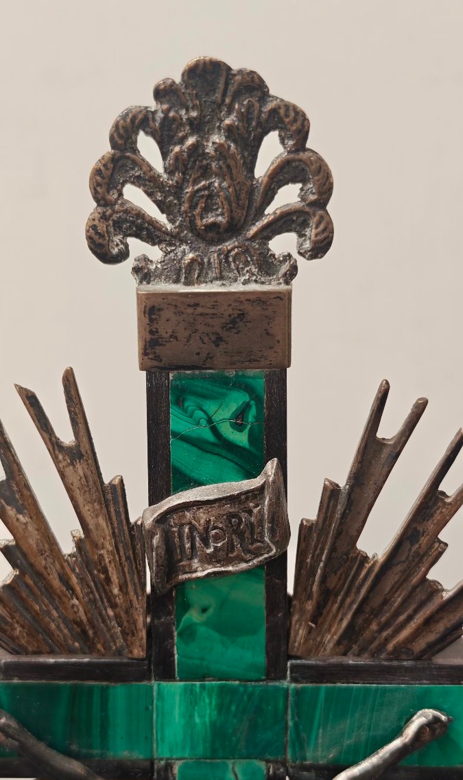 Raffiné crucifix de table en malachite et argent-photo-6