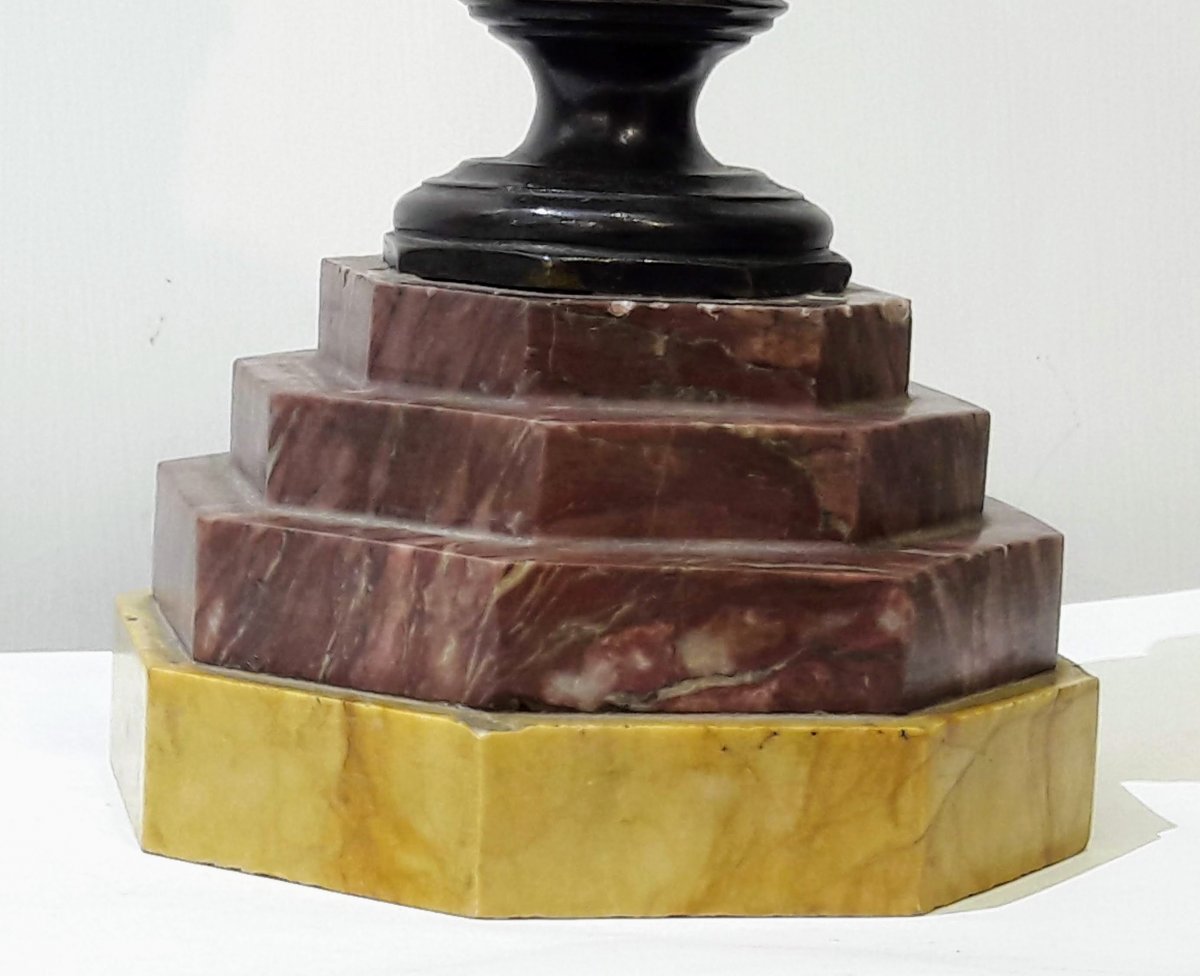 Sculpture de femme en bronze "Gemito"-photo-1