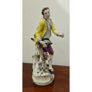 Statue en porcelaine de Meissen représentant un berger au nid d'oiseau et son chien