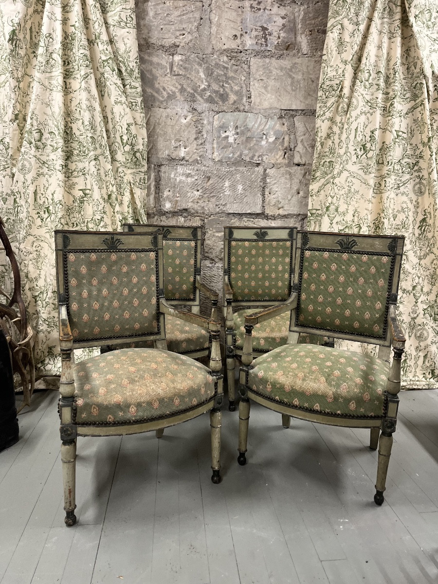 Suite de 4 fauteuils d’époque directoire 