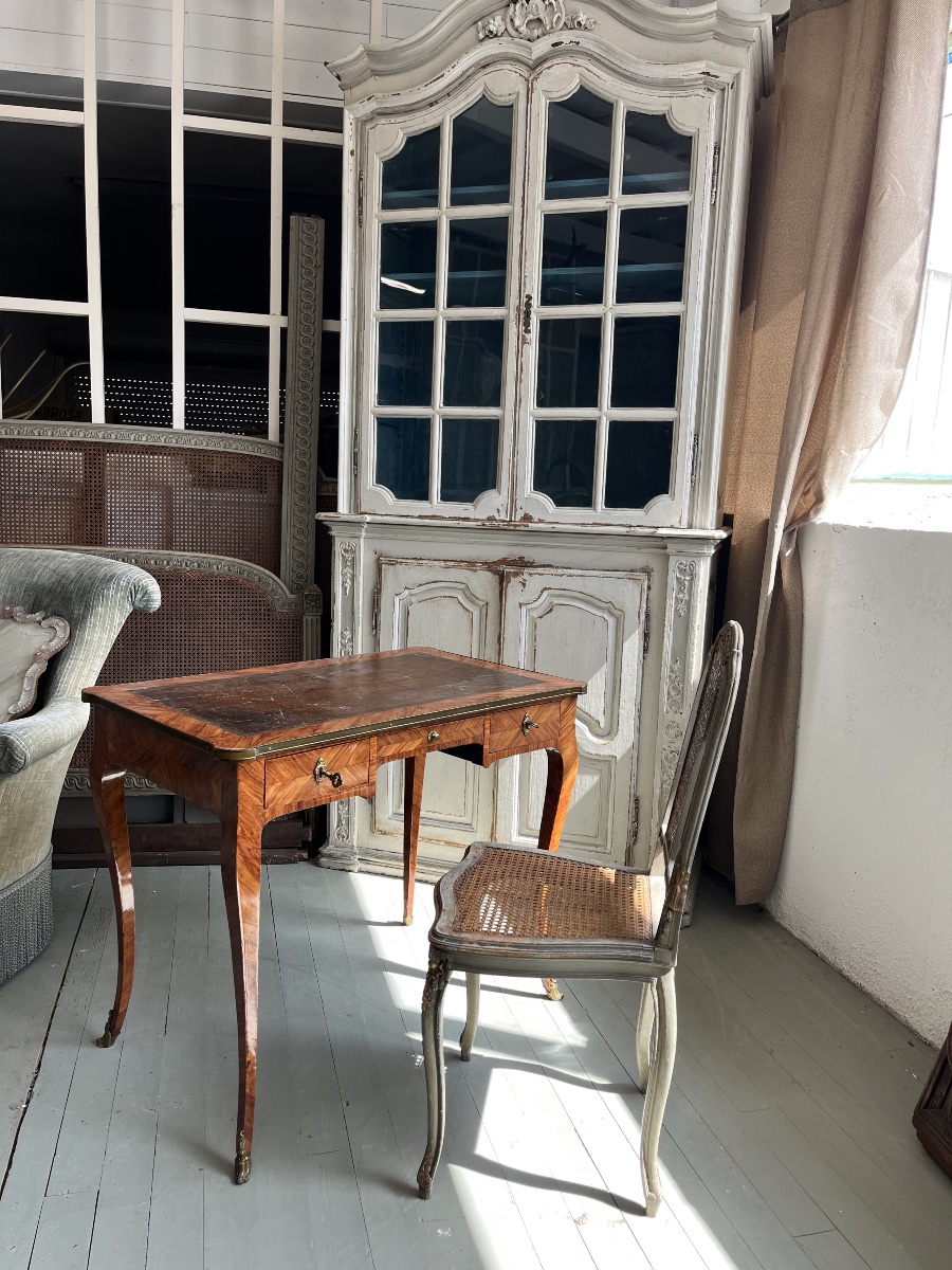 Pretty Desk 