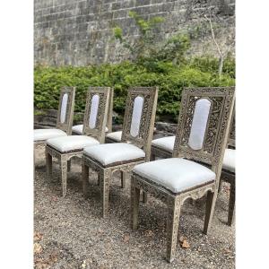 Suite de 8 chaises provençales 