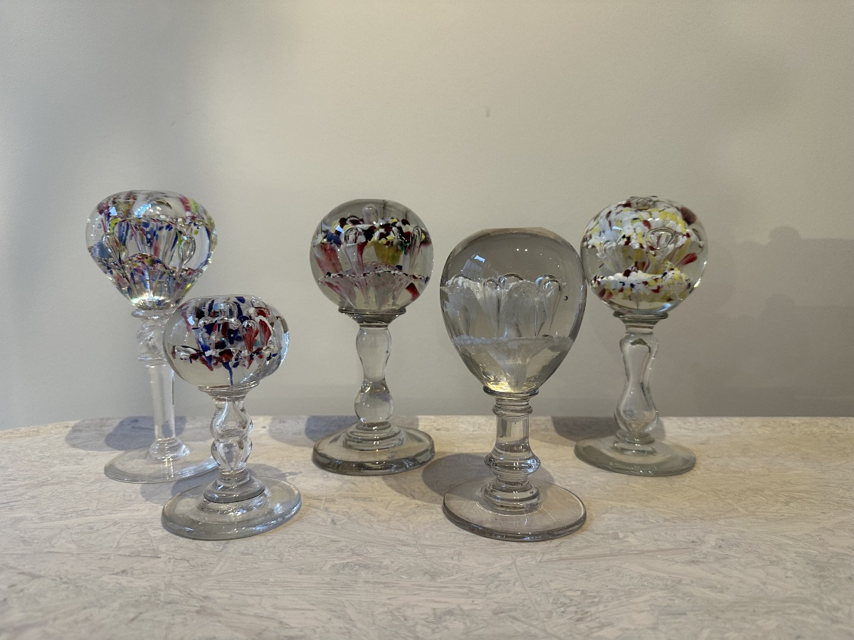 Collection 1 : porte de perruque sur piédouche 