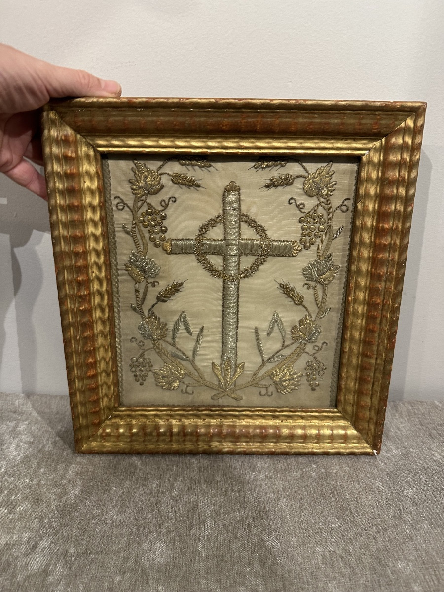 Cadre en bois doré avec broderie religieus -photo-2