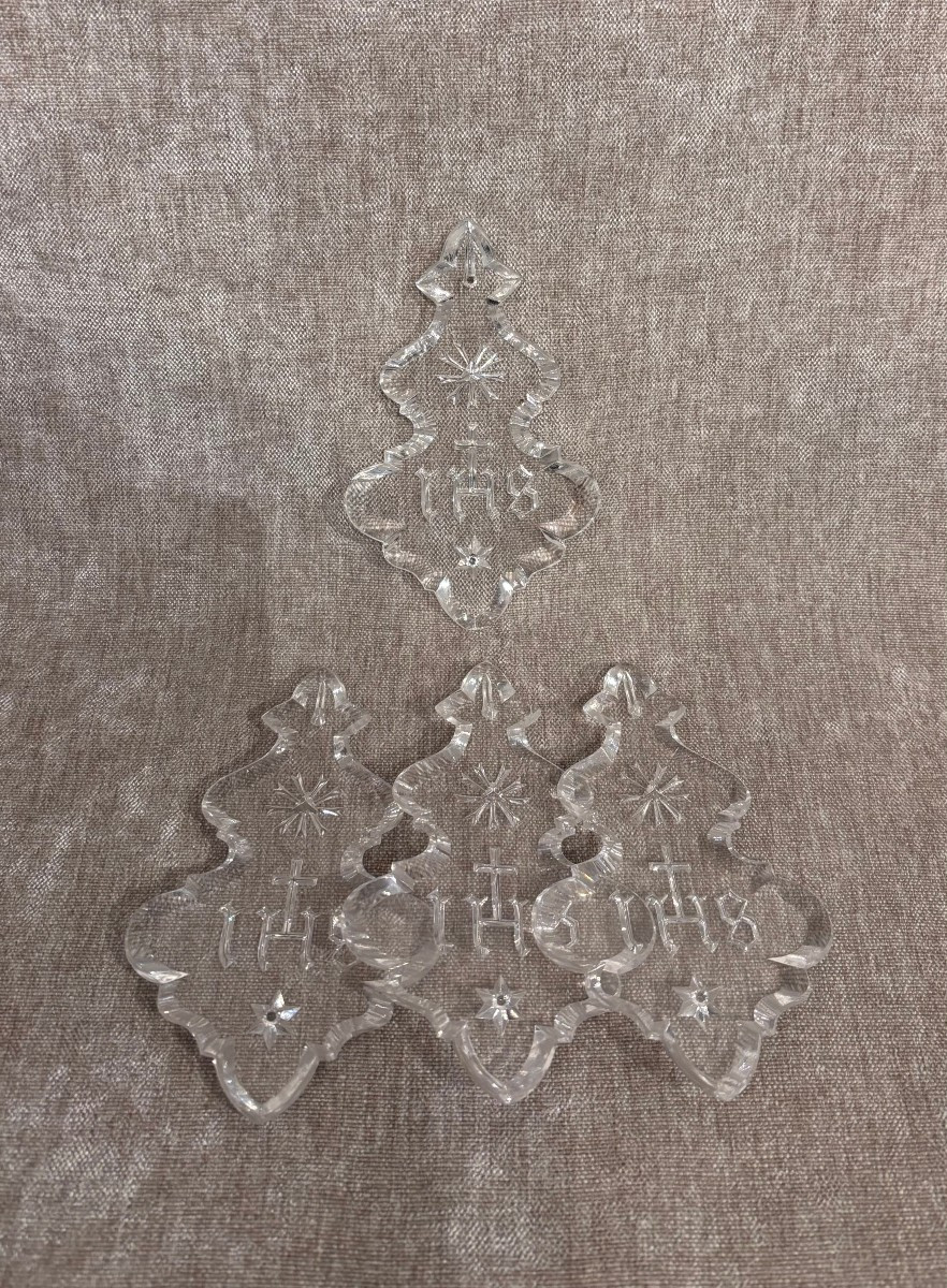 Lot de 4 pendentifs en cristal  pour lustre avec 'IHS,' une étoile et œil de la Providence