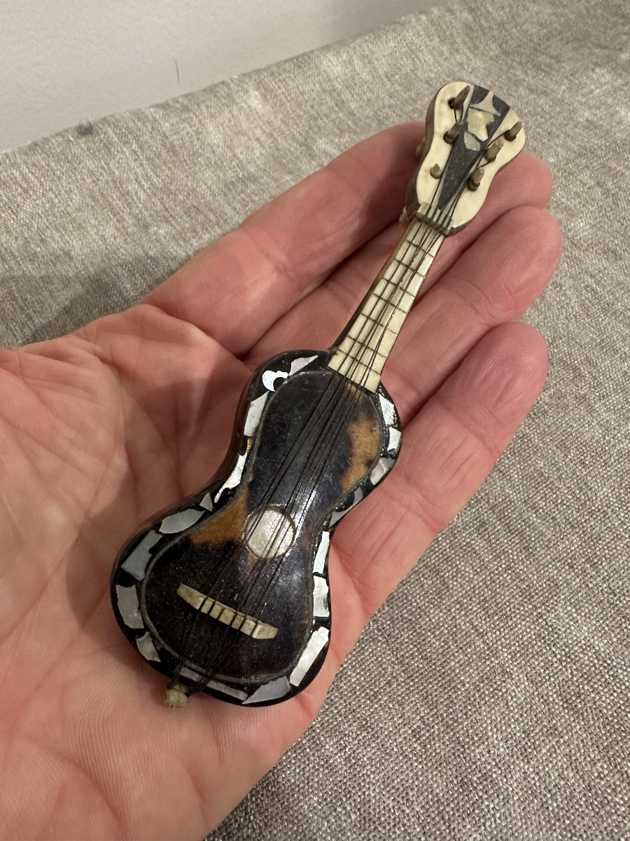 Miniature Guitar Made Of Tortoiseshell And Bone-photo-2