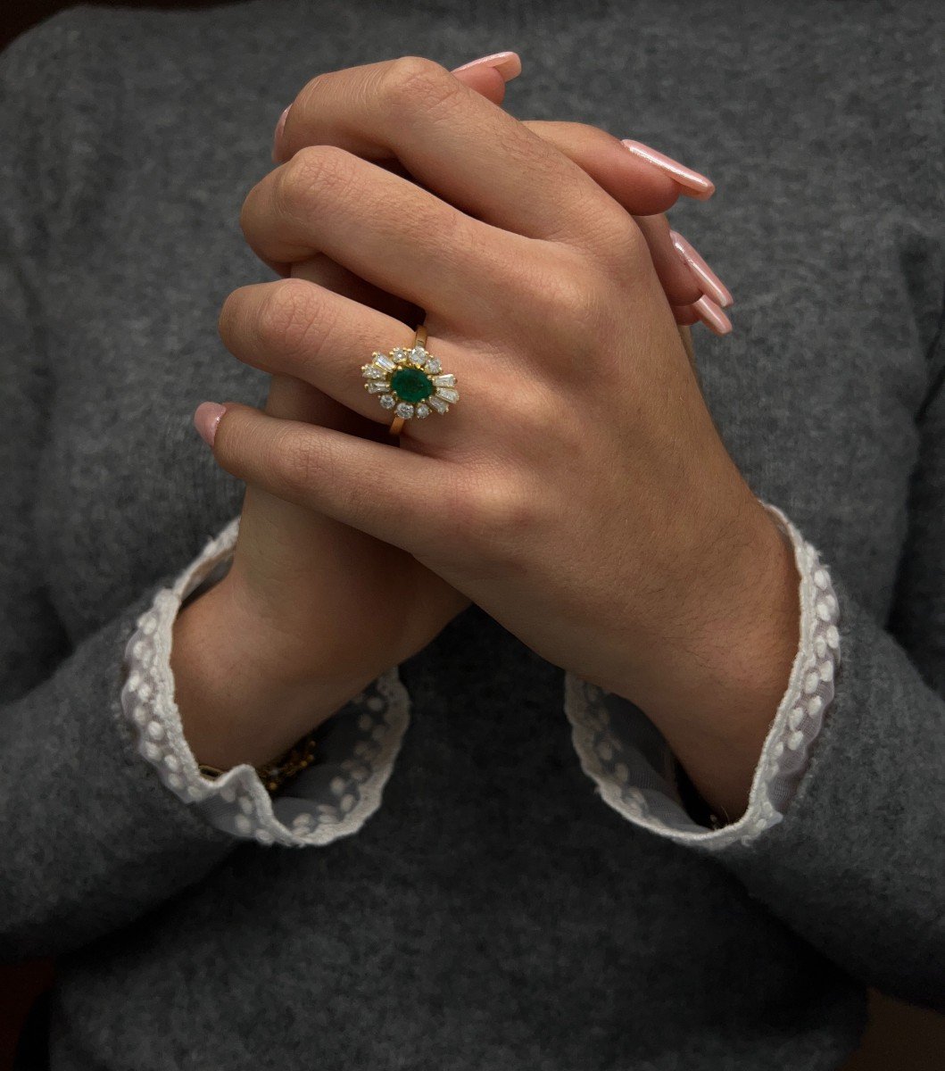 Bague Française émeraude Forme Ovale Sertie De 12 Diamants En Or Blanc -photo-4